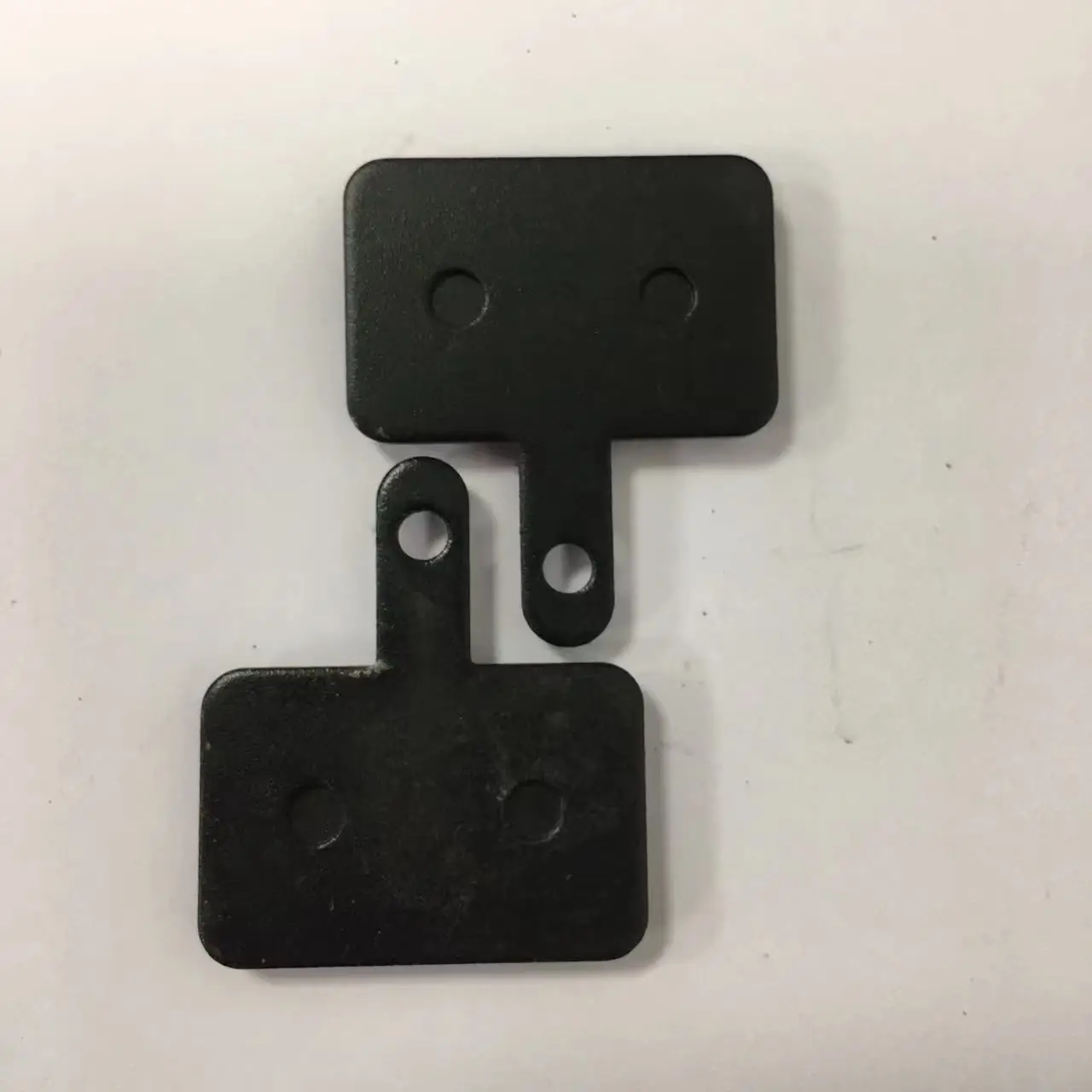 Semi-Metallic MTB Bicycle Disc Brake Pad Bike Hydraulic Disc Brake Pads Resin Cycling Brake Pads for SHIMANO SAINT QUADIEM