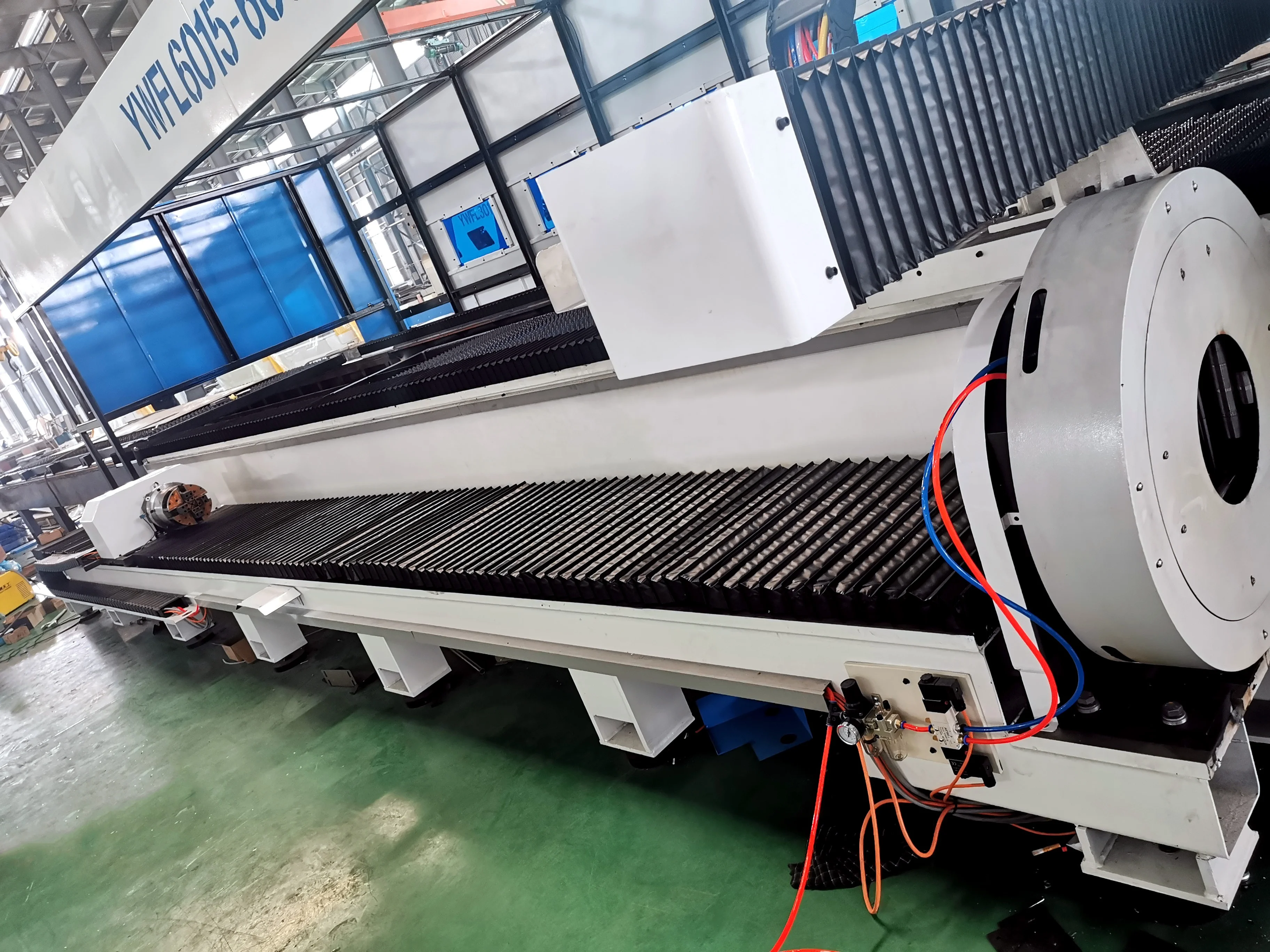 AHYW High Precision Full Cover Fiber Laser Cutting Machine YWFL 4020 3000W for Metal Processing