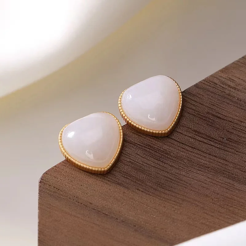 PJ-M088 S925 Sterling Silver Gold Plated Jade Earrings Simple Heart Earrings for Women
