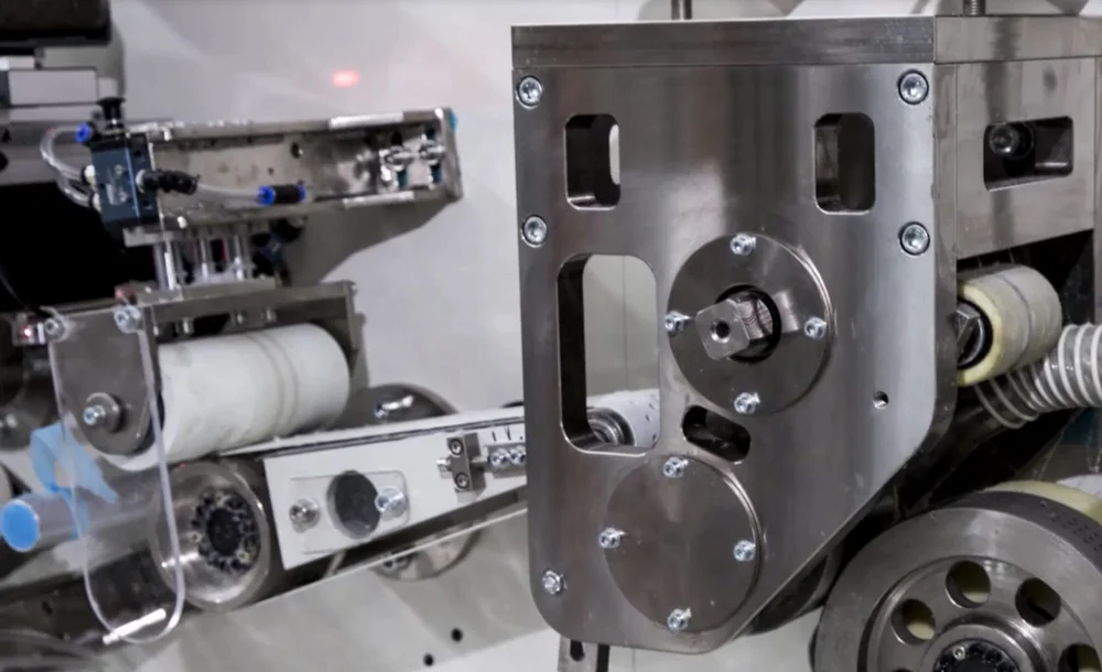 Hot sale second hand full servo sanitary napkin machine with vending machine for sanitary napkin