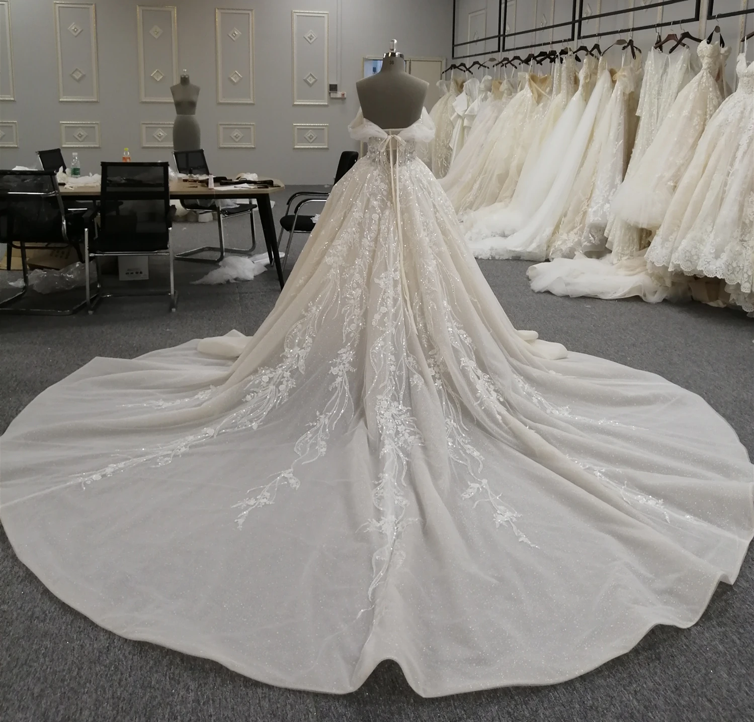 Exquisite Appliques Luxury Beaded Lace Bridal Gown Off Shoulder Wedding Dress