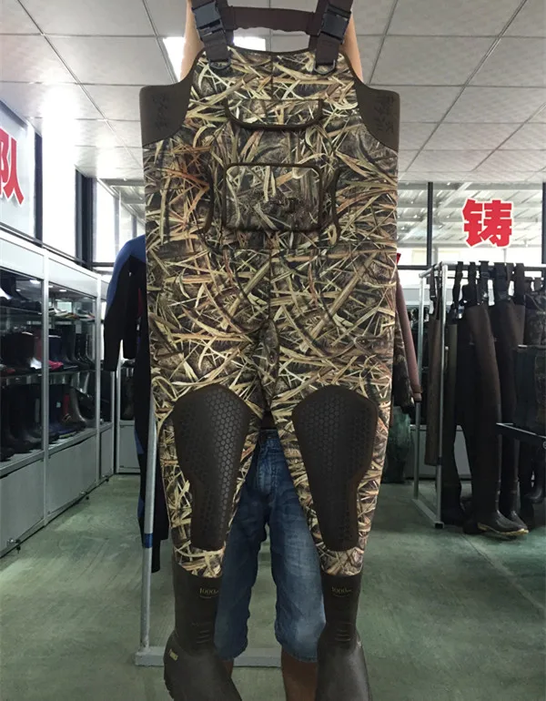 Mossy Oak Camo Waterproof Neoprene Hunting Chest Wader