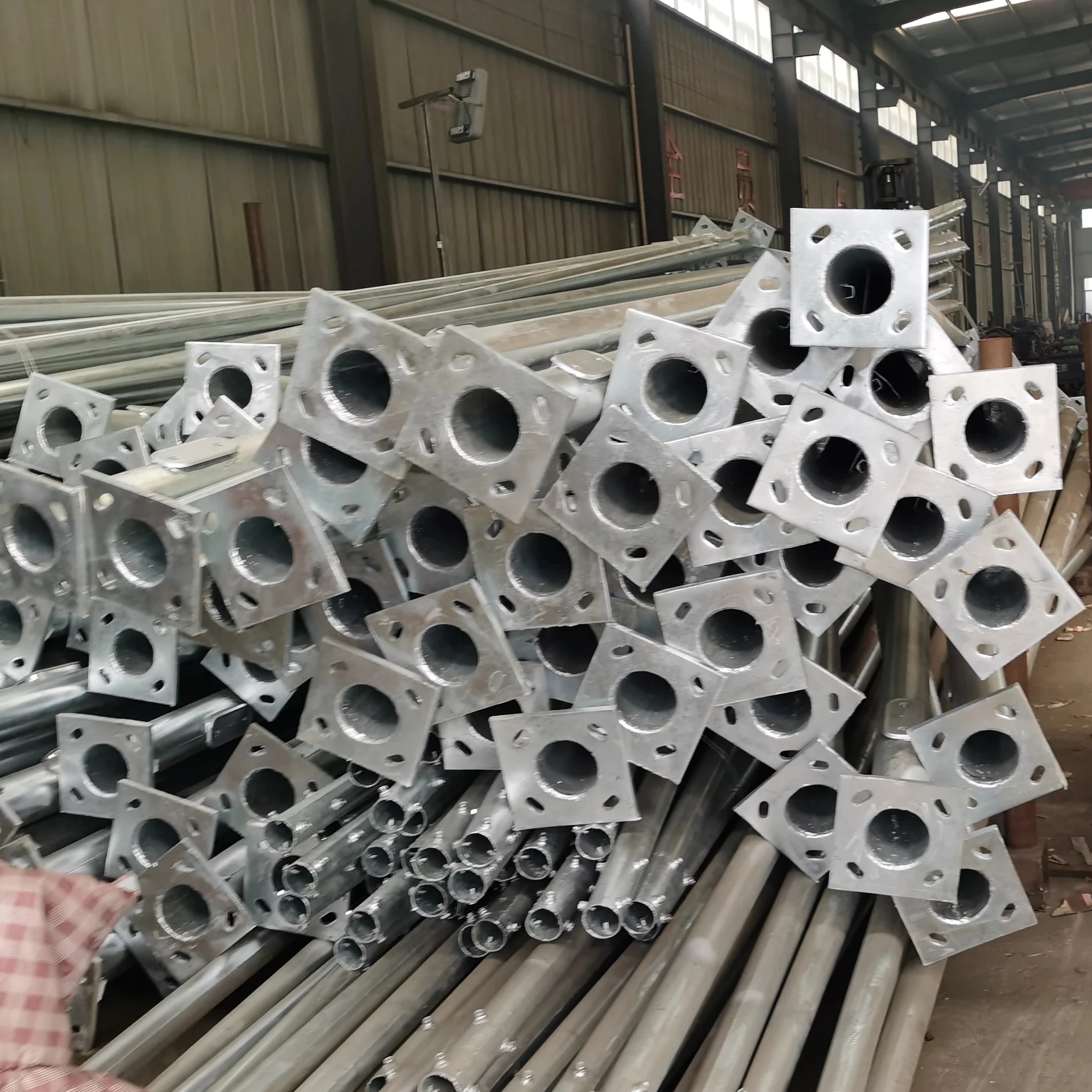 Outdoor galvanized Q235 lamp pole 4m 5m 6m 7m 8m 9m 10m 12m solar streetlight pole cast aluminum street light pole