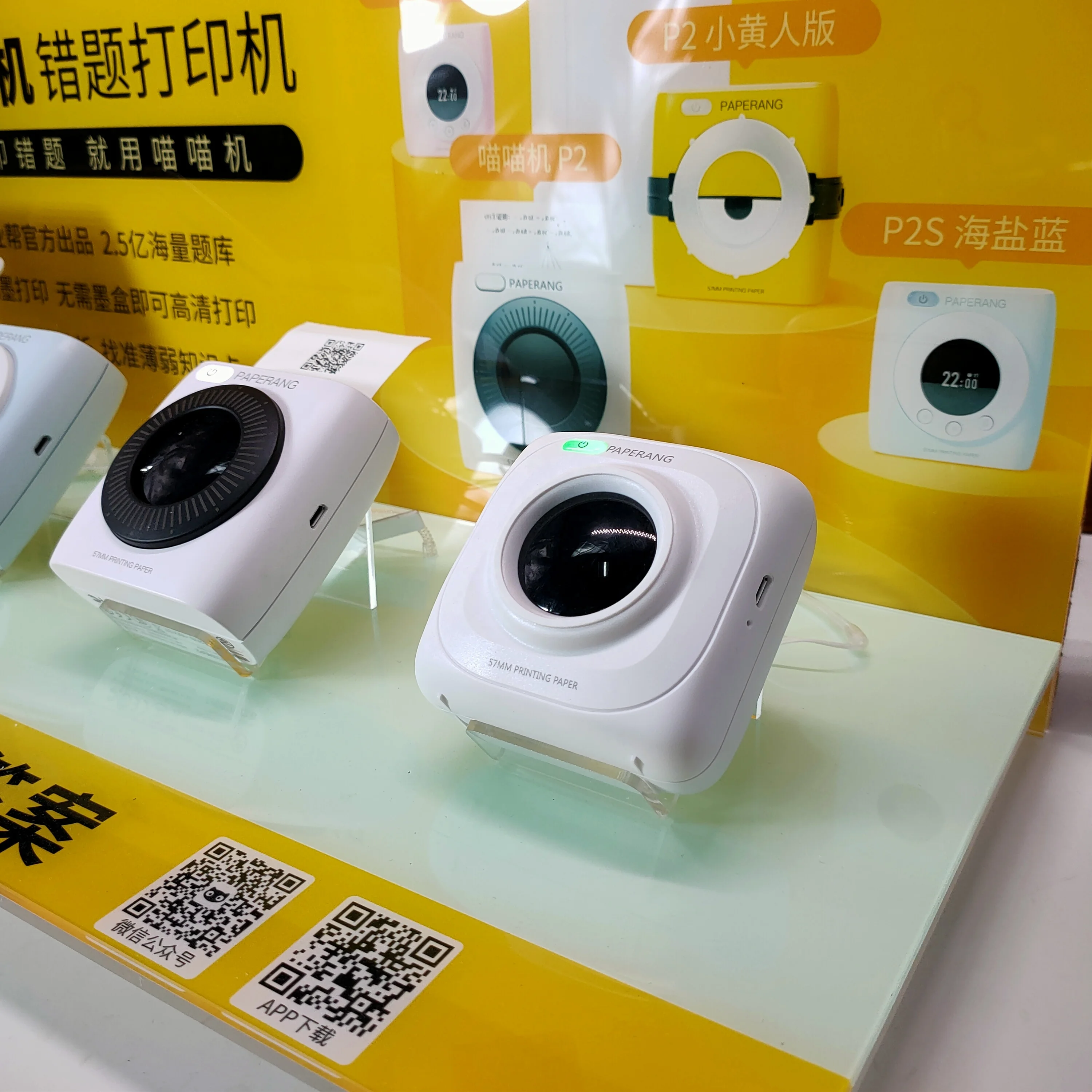 Акриловый выставочный стенд из оргстекла под заказ