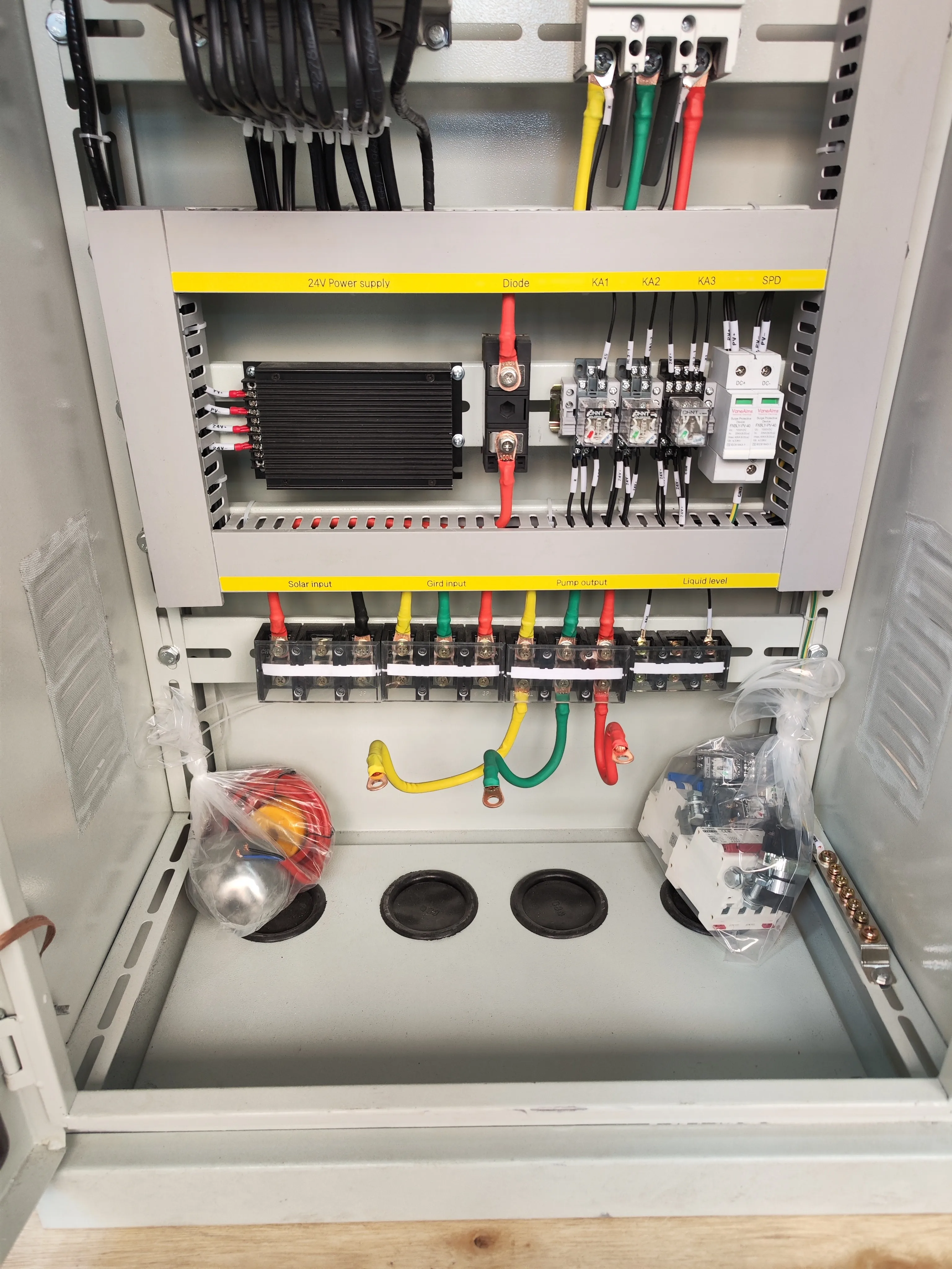 Veichi 4KW solar speed variator single phase 220V pump inverter with VFD function