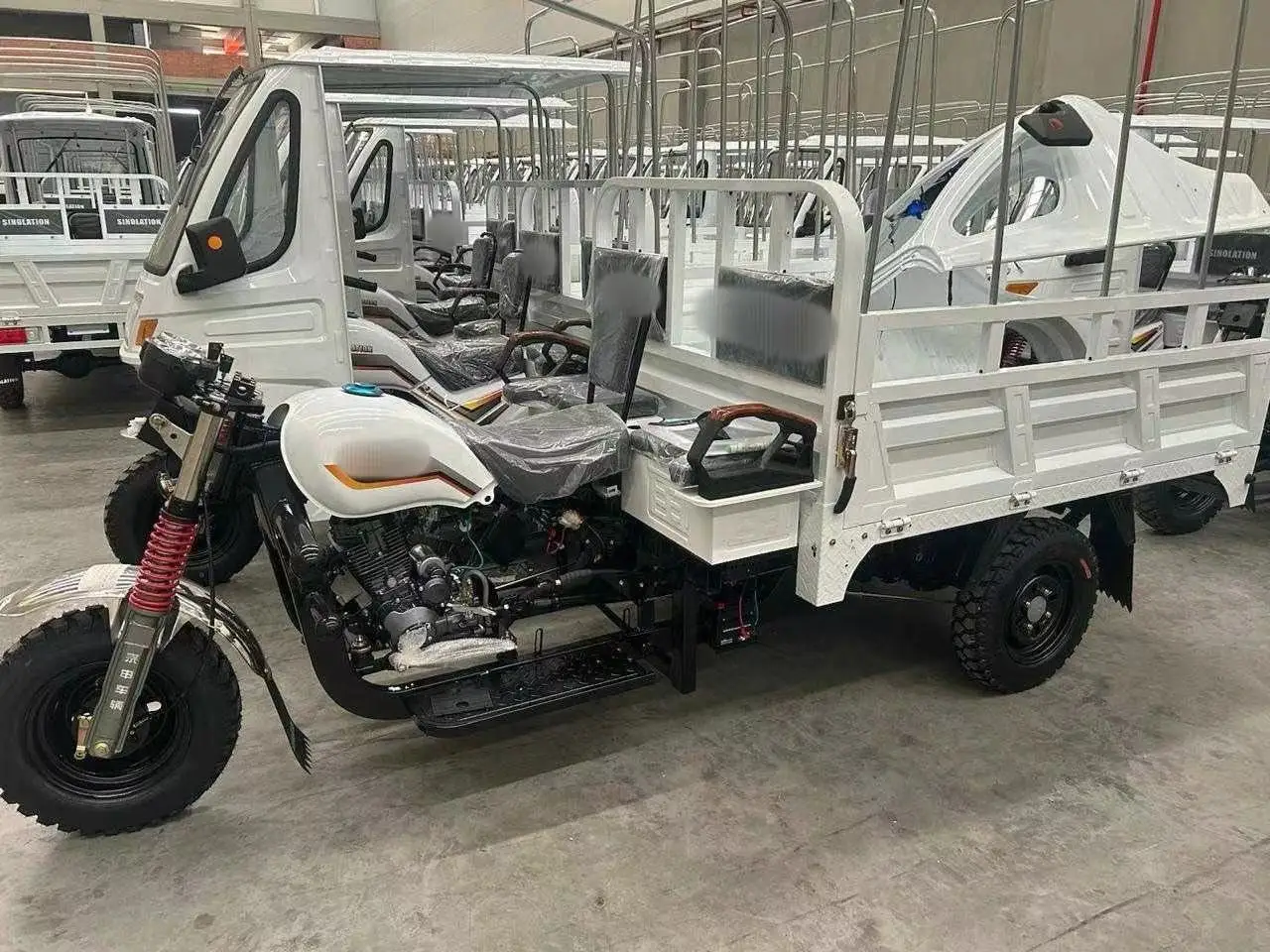 ZongShen CQ1 OEM High-quality Wholesale Motorized Tricycle Gasoline Engine Cargo Adult Enclosed Electric Delivery Trike