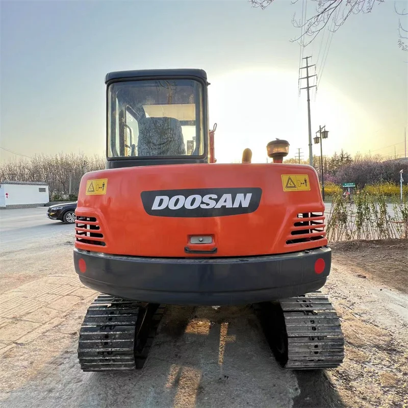 Хороший товар сделанный в Южной Корее средний dx55 подержанный экскаватор doosan для продажи