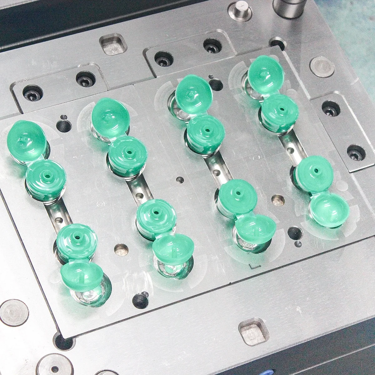 ketchup bottle plastic cap mold manufacturer 8 cavity plastic cosmetic tube flip top cap injection mould