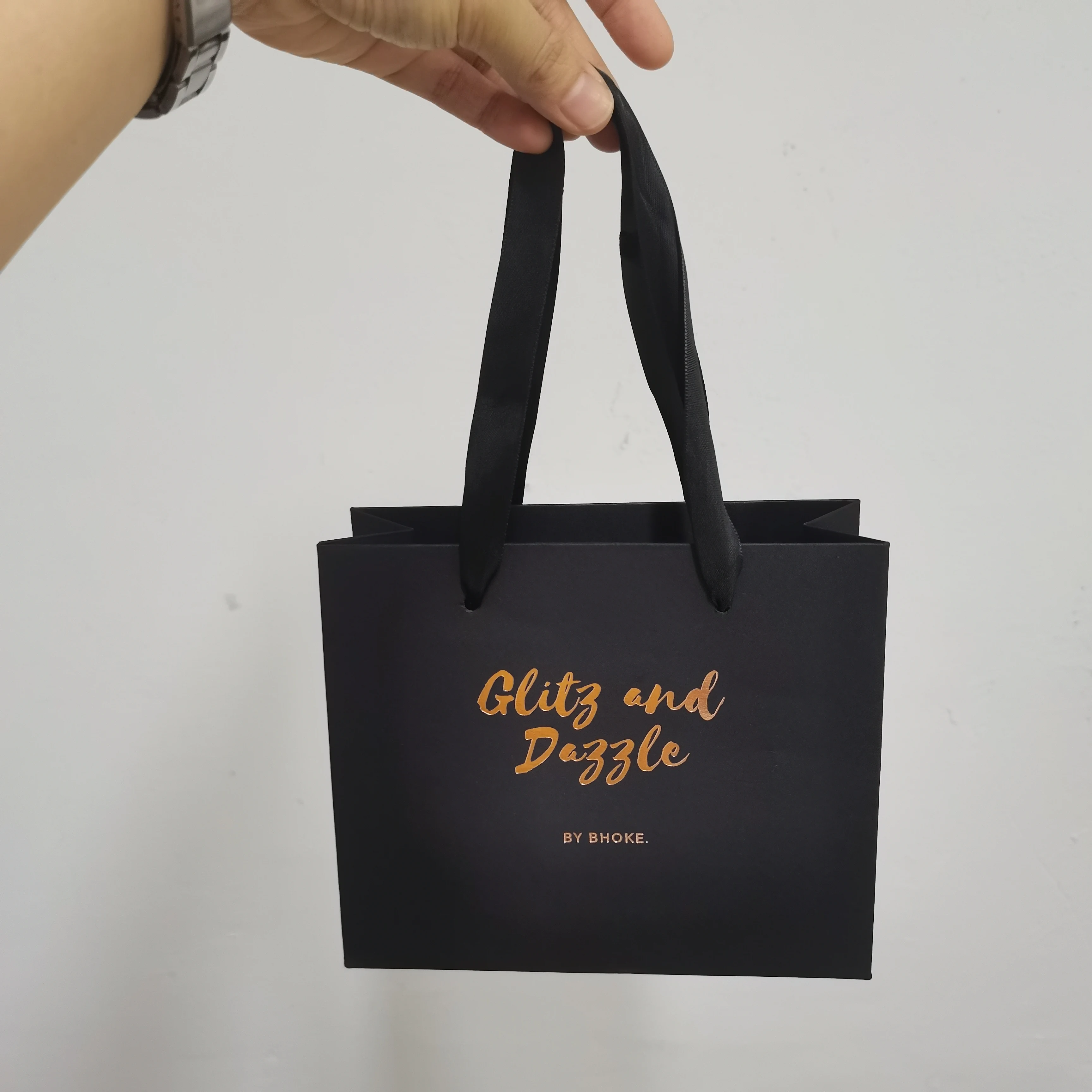 Support Personalized Customization Service Cardboard Bags Luxe Paper Gift Packaging Bags For clothing