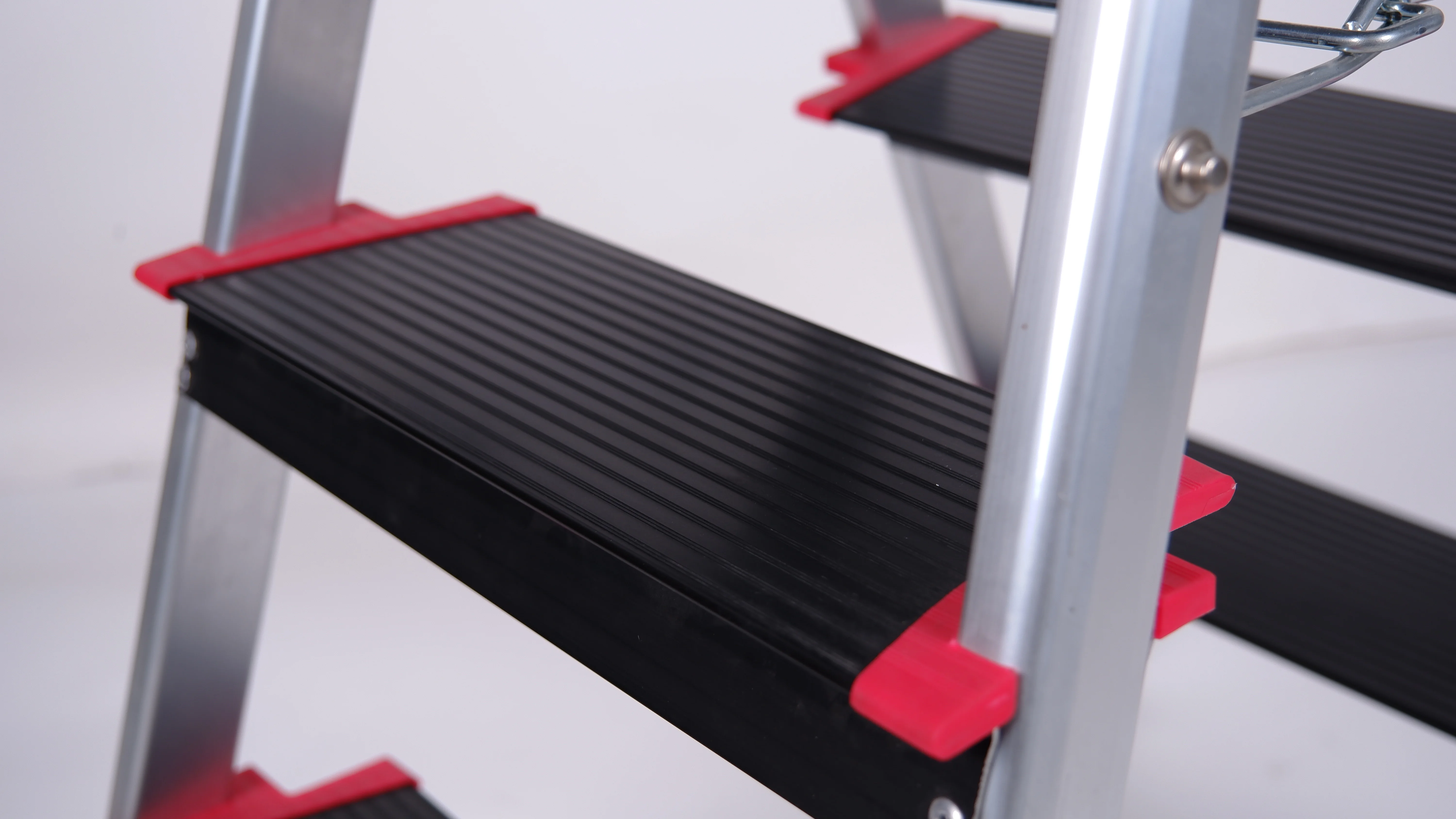 EN131 Industrial Design Style Lightweight High Safety 3-Step Folding Aluminum Ladder Stool Portable Household Tool TUV