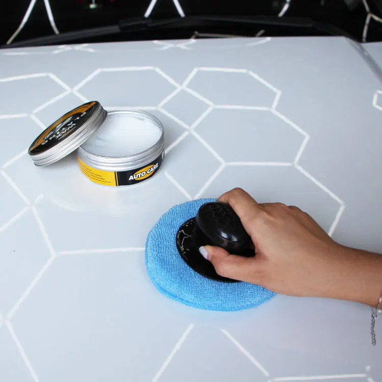  Manual car polishing and waxing