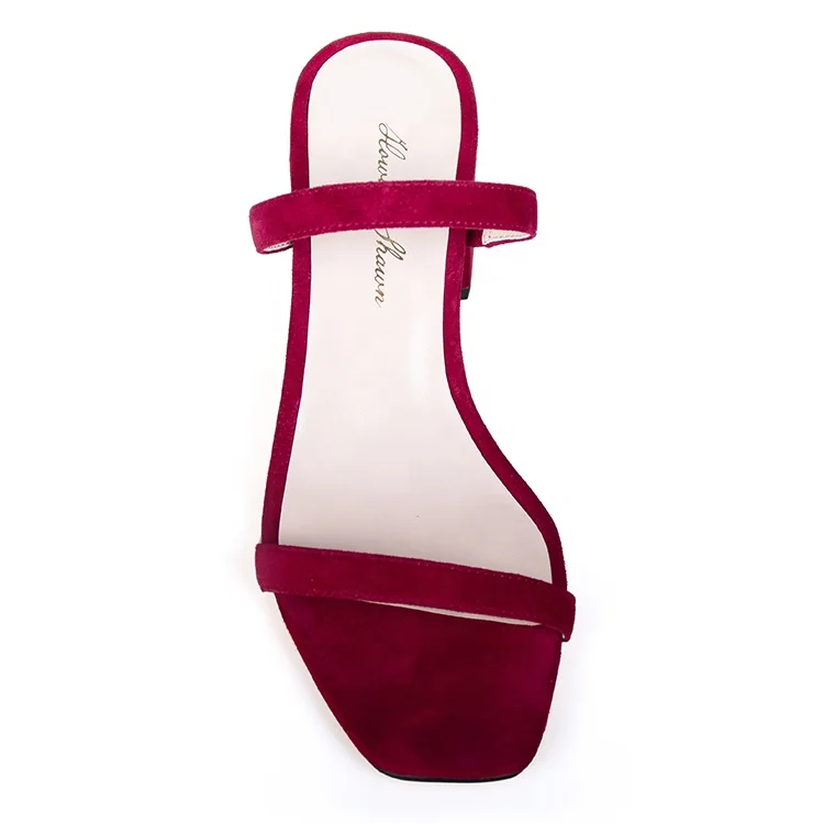 Женские босоножки на высоком каблуке