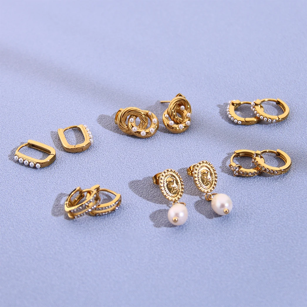 Элегантные женские монета из нержавеющей стали обруч Шпильки Серьги 18K Позолоченные ювелирные изделия, серьги-подвески с пресноводным жемчугом, серьги