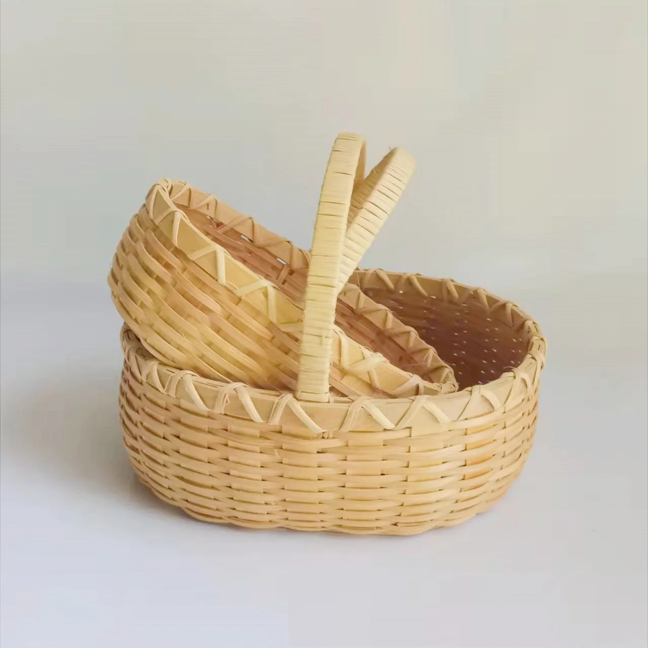 Красные подарочные корзины для пикника