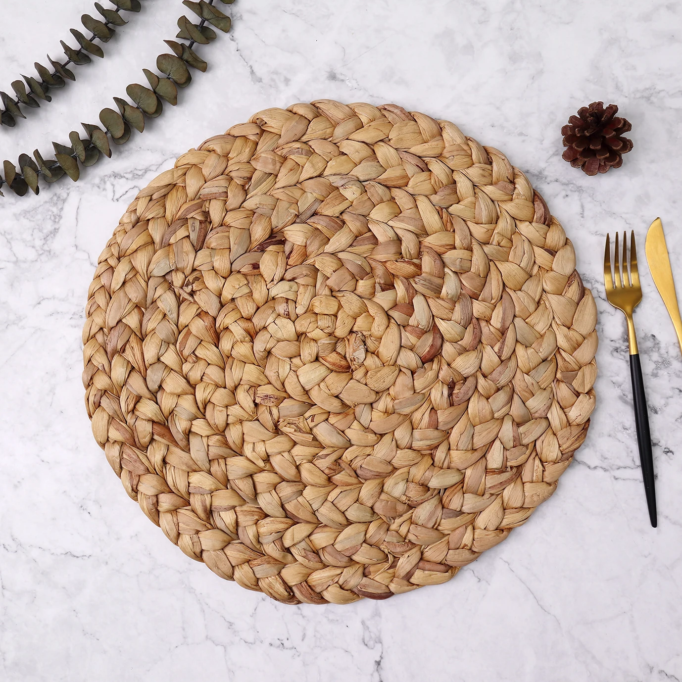 China wholesales natural corn bran weave placemat round braided natural table mat