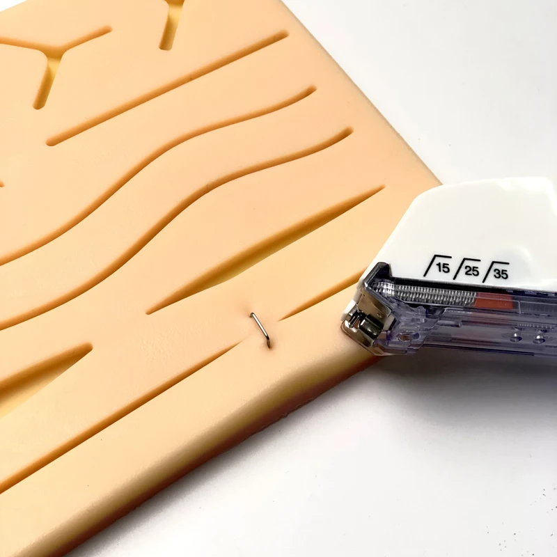 Surgical device grapadora de piel for operating room skin closure surgical stapler with cheap price cucitrice cutanea