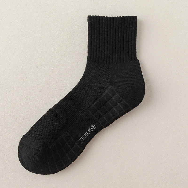 Manufacture wholesale long custom socks  anti slip soccer grip socks with logo