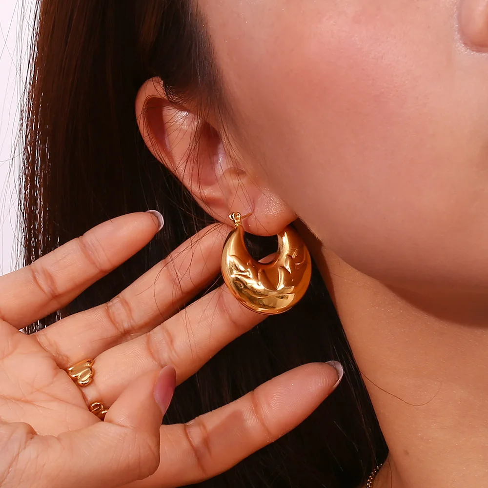 Vintage Stainless Steel Unusual Gold Plated Statement Jewelry Engraved Leaf Hollow Round Hoop Earrings For Women