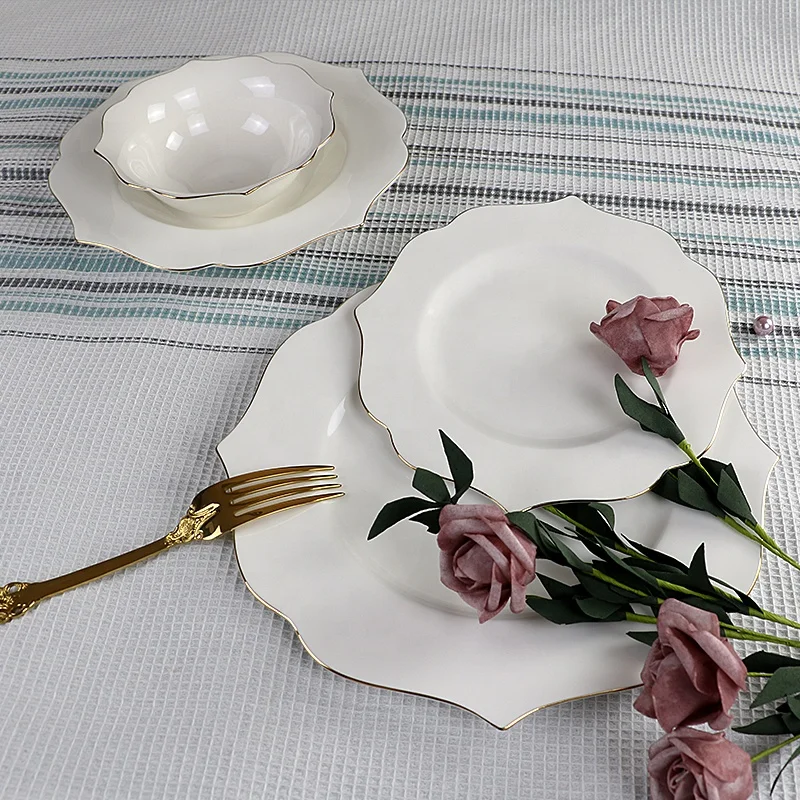 european style wholesale HEYUYN new bone porcelain tableware western dinnerware set 24pcs gold rim dinnerware set