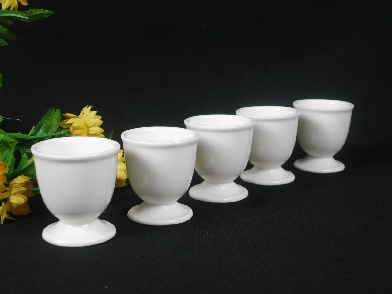 Wholesale porcelain egg tool set ceramic cooking egg holder holder ceramic egg tray