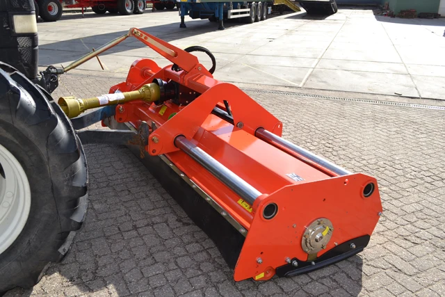 Hydraulic side shift system  tractor  flail mower