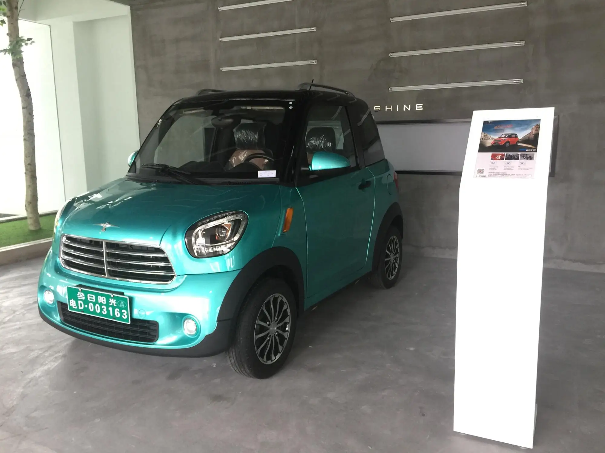 2020 Factory Direct Sales New Beautiful Street Legal Electric 4 Wheel Car