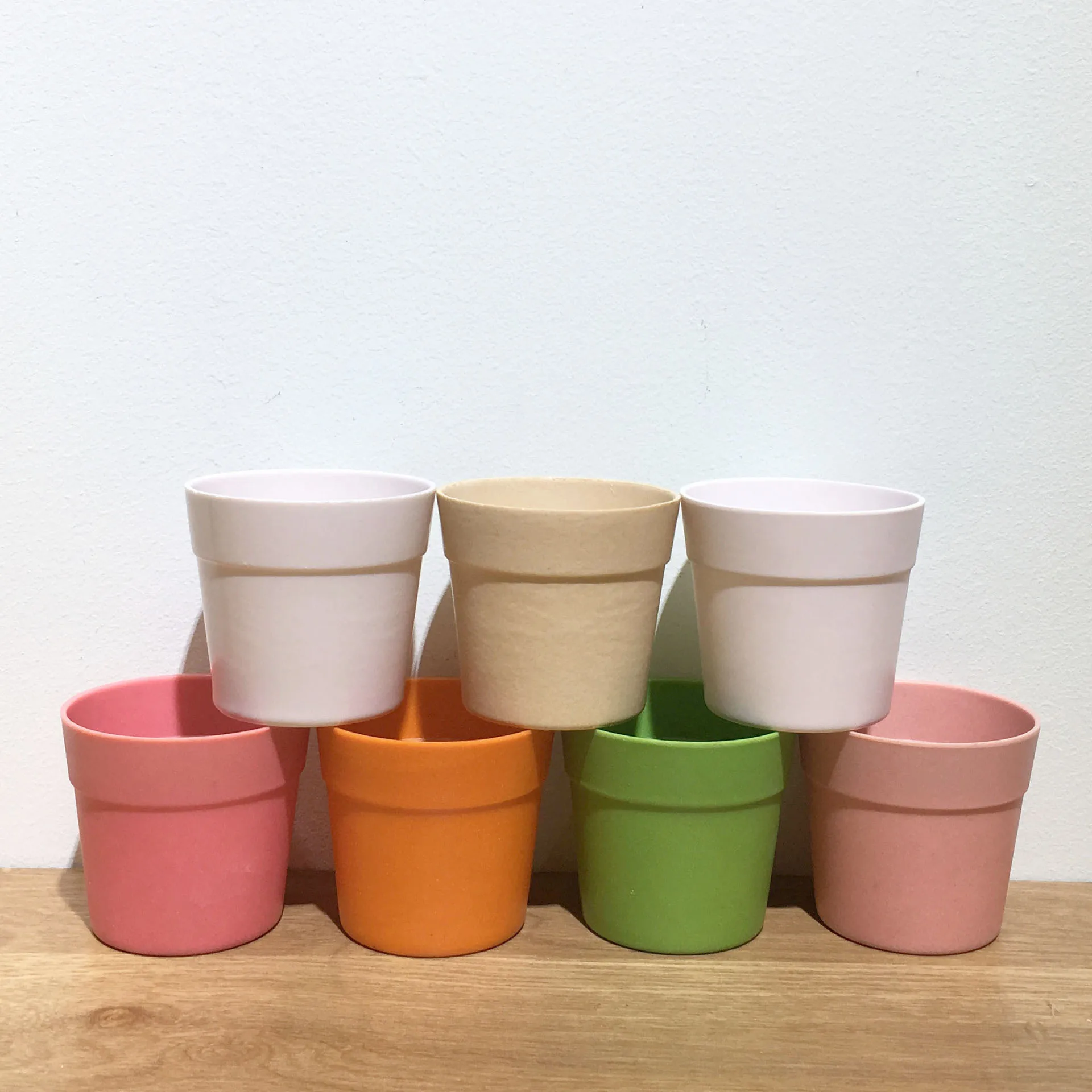Cheap plastic flower pots mini assorted color frosted flower pot small table flower pot for home decoration