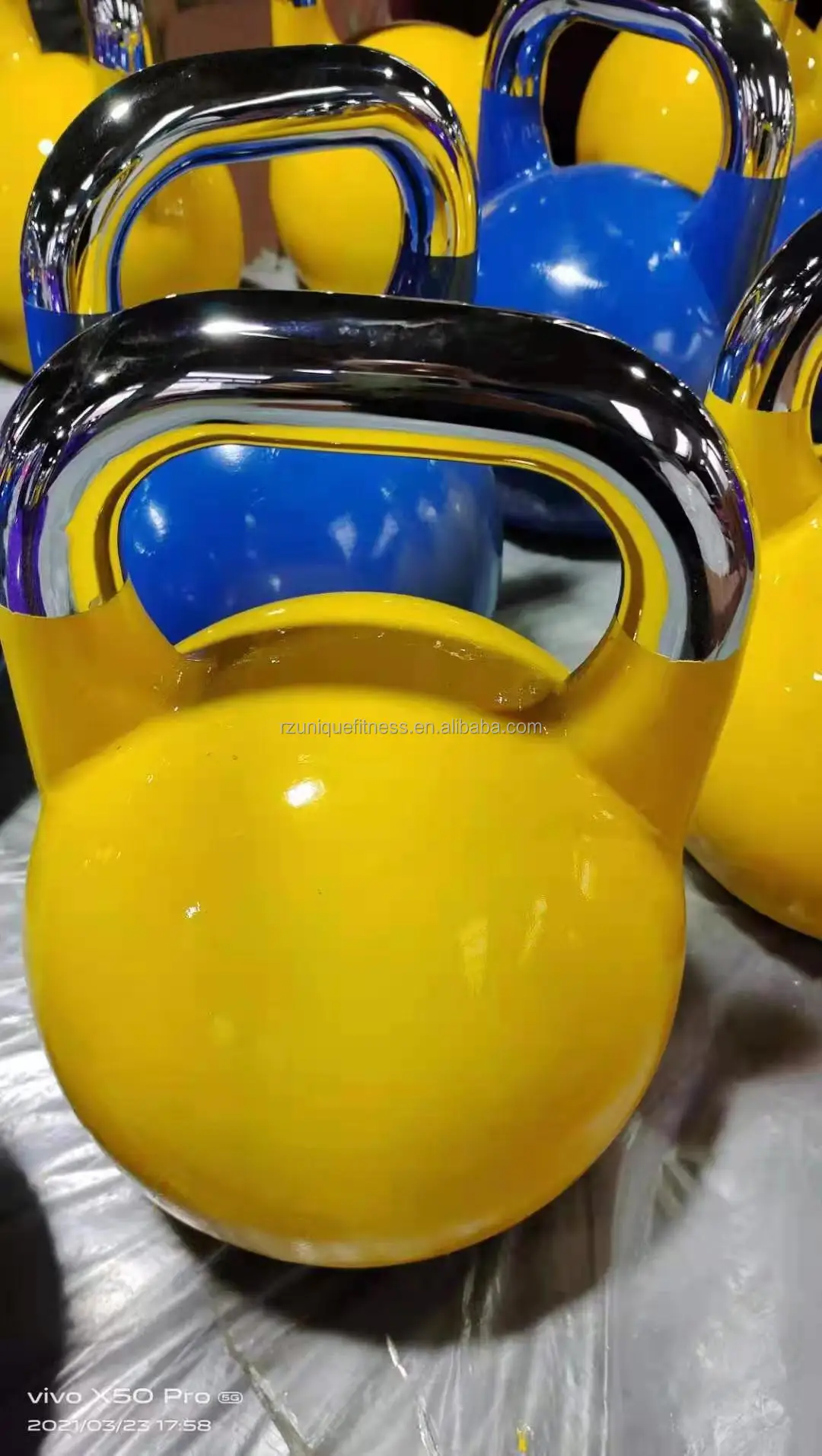 Customized Colored Steel Kettlebell Hot Sports Equipment for Gym Iron Material Competition Kettlebell