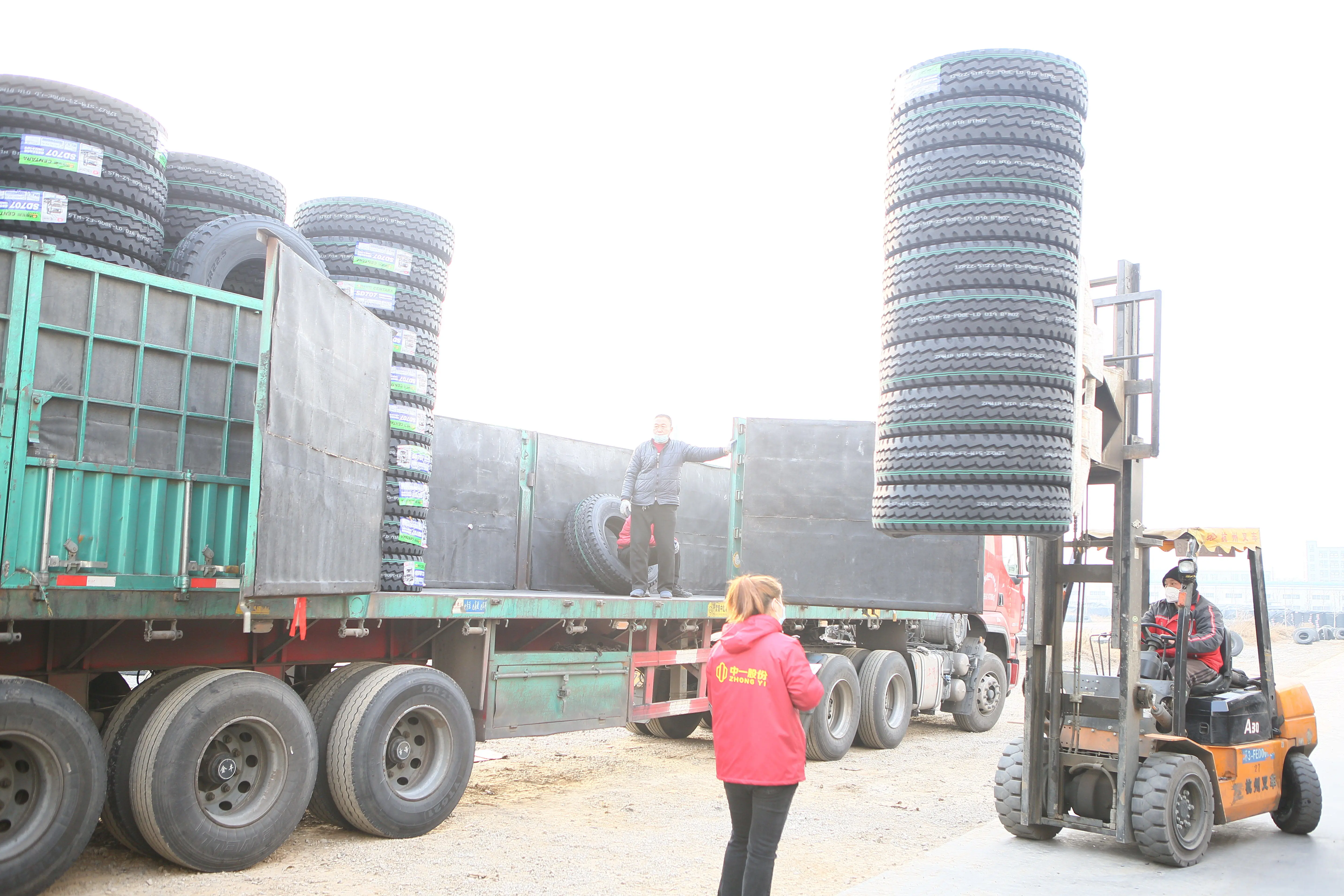 Best price of new design natural rubber material two years warranty chinese tire brands 315/80R22.5 SD708