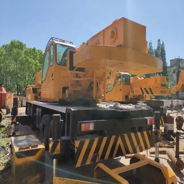 
China made good condition used QY50K moblie crane 50 ton crane fire sale 