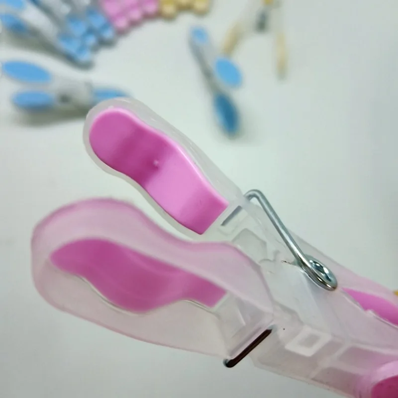 Hot Sale TPR Clothes Pegs Anti slip  Laundry Pins Colorful Clips for hanger Plastic handle with dots