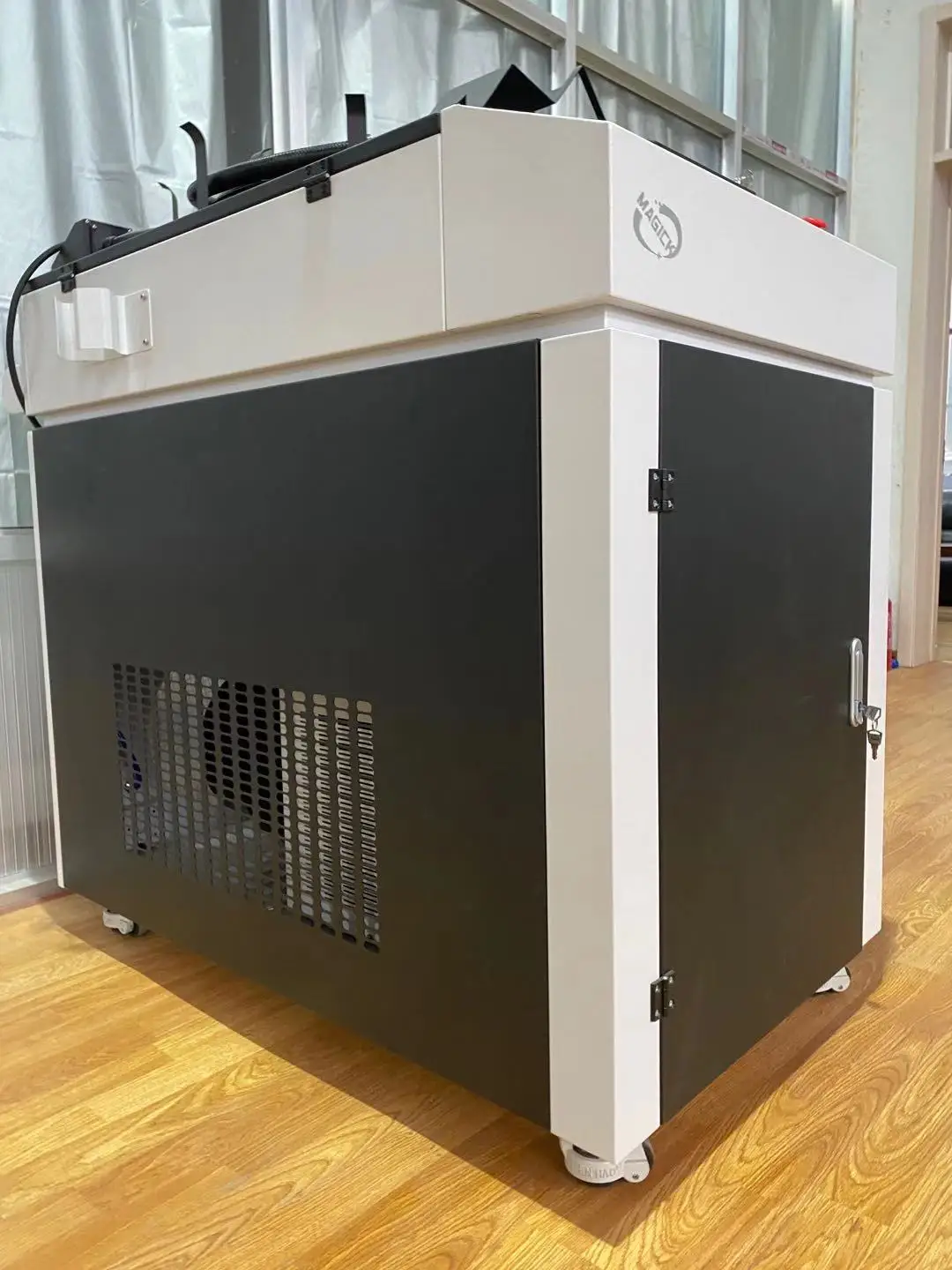 1kw 1.5kw 2kw ручной лазерный сварочный аппарат волокна для