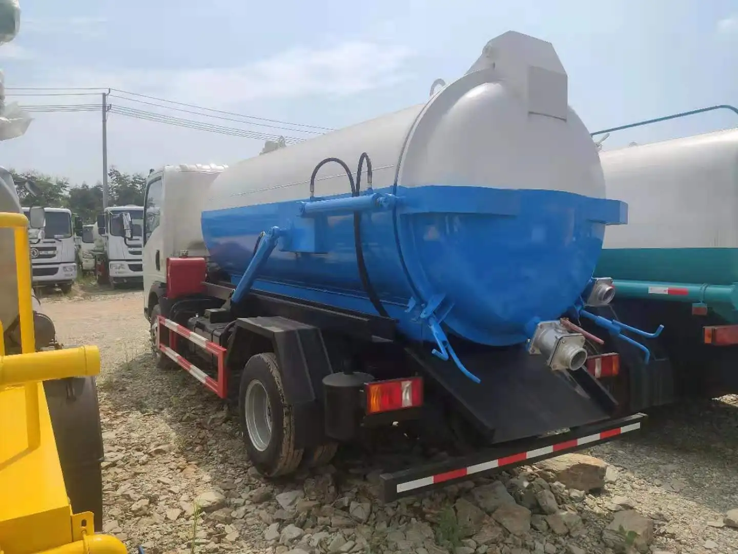 CLW5071GXW3 HOWO 5000L Sewage Suction Truck Stainless steel model