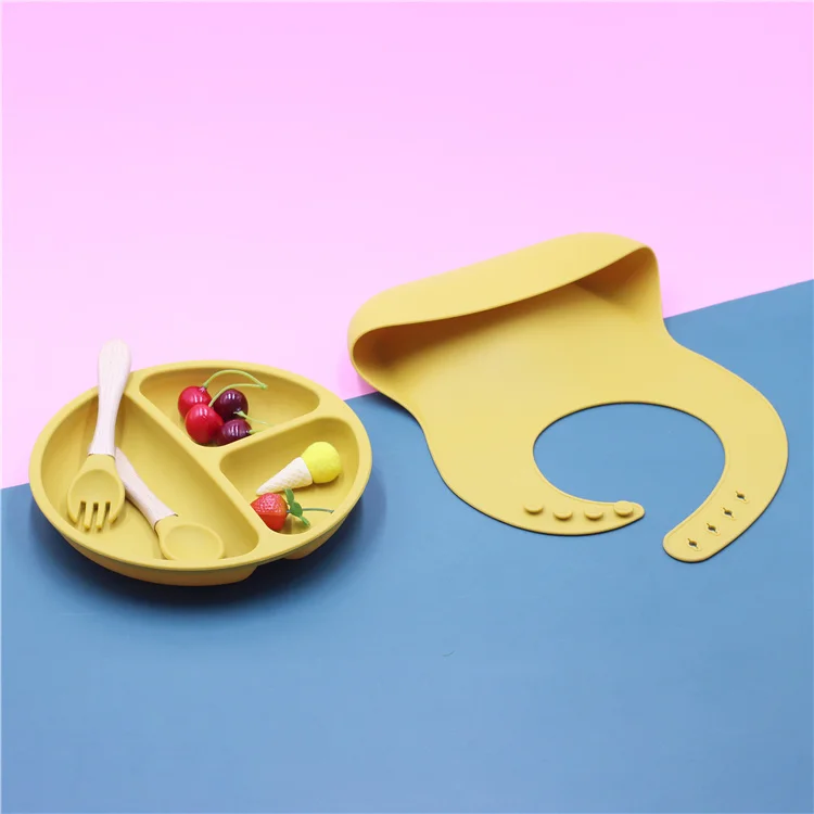  Wholesale Baby Feeding Set Soft Plate BPA Free Silicone Bib With Spoon And