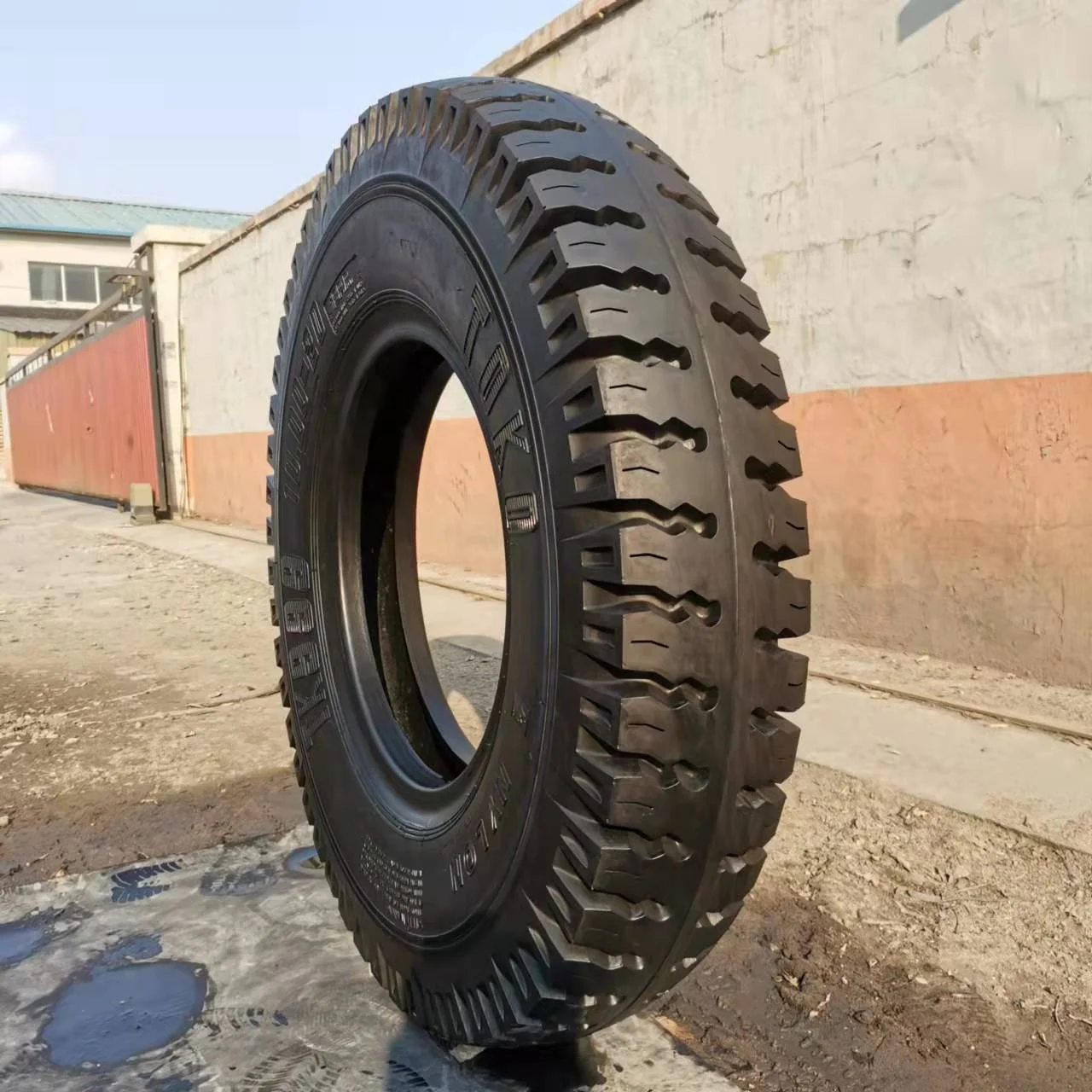 10.00-20New claw pattern mine tire