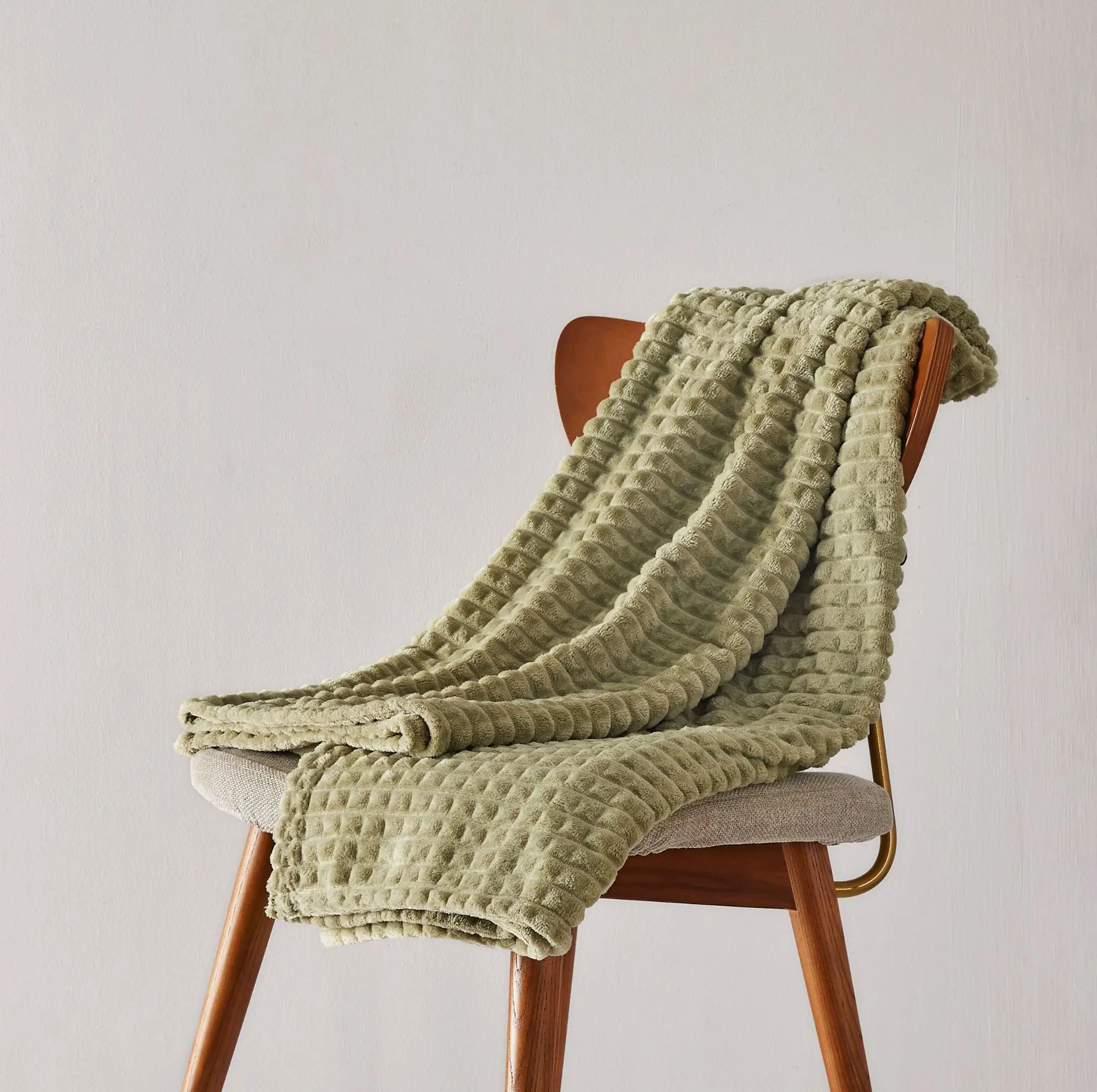 Designer cheap flannel small lattice rugs plain tapestry multicolour blankets