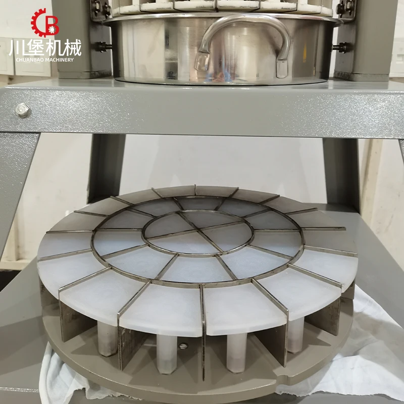 High quality stainless steel Manual Dough Dividing Machine , sturdy and durable, uniformly divides grams accurately