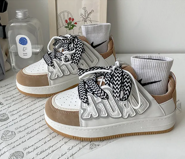 2022 new little white shoes for women with small niche design shoes