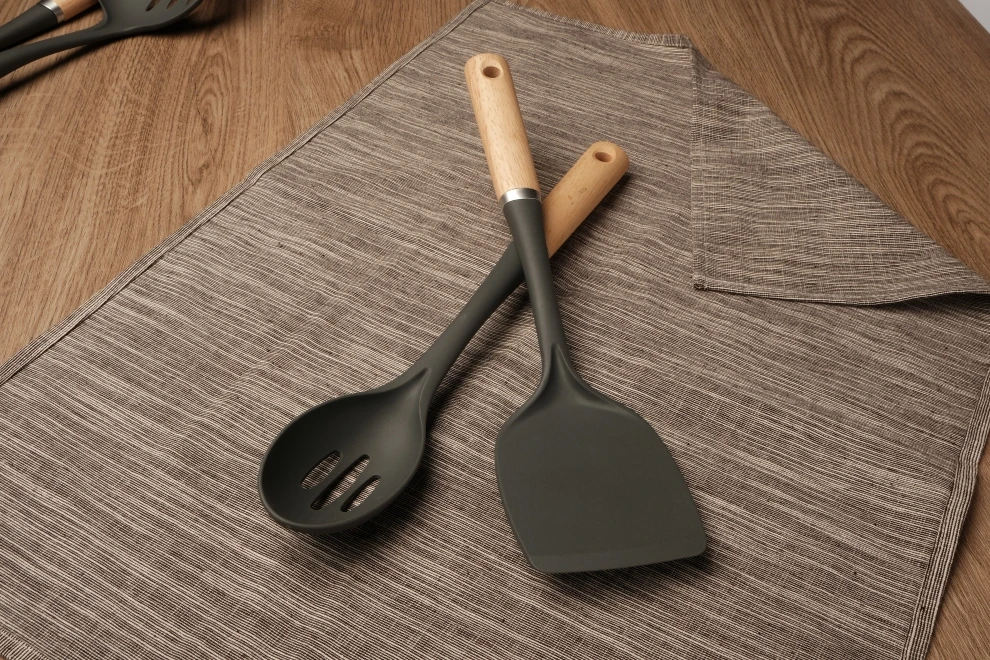 Wholesale Cooking Tools Non Stick Durable Nylon Kitchen Utensils Set 6pcs set with Wooden Handle