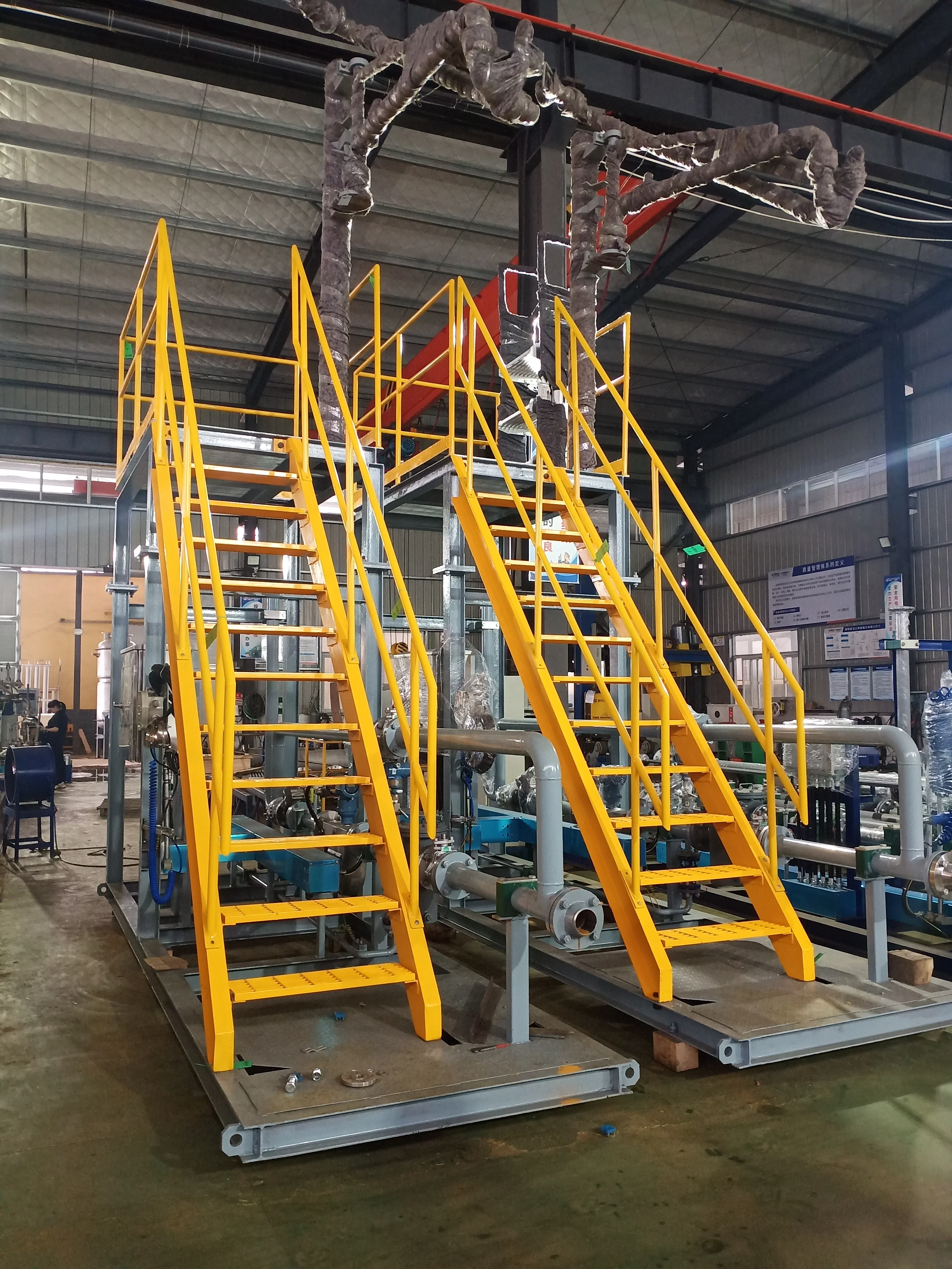 Bio-fuels  injection highly-skilled  elevated insulated vessel skid mounted with pipeline loading arm folding stair