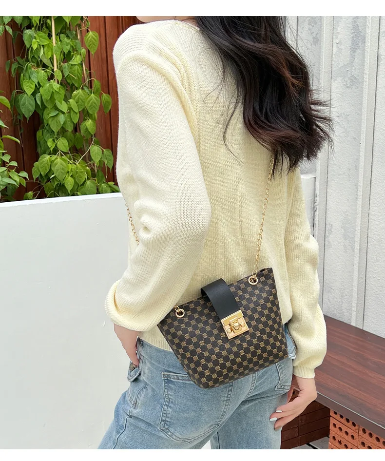 Hot Sell Diamond Lattice Bucket Bag New Wholesale Women Bag Flower Material Chain Crossbody Bag