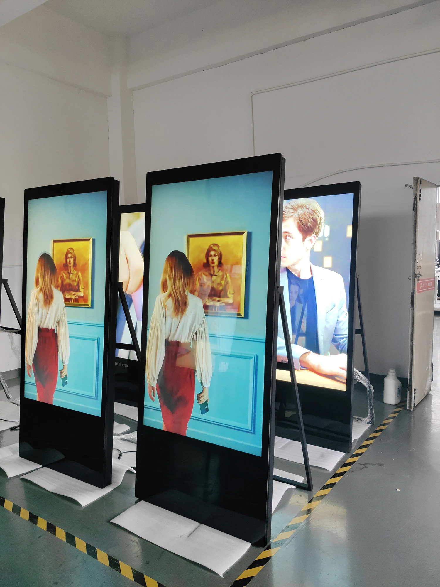 Touch Screen Display Kiosk 55 Inch  Floor Standing Interactive Kiosk Screen Digital  Advertising Totem Screen for Advertising