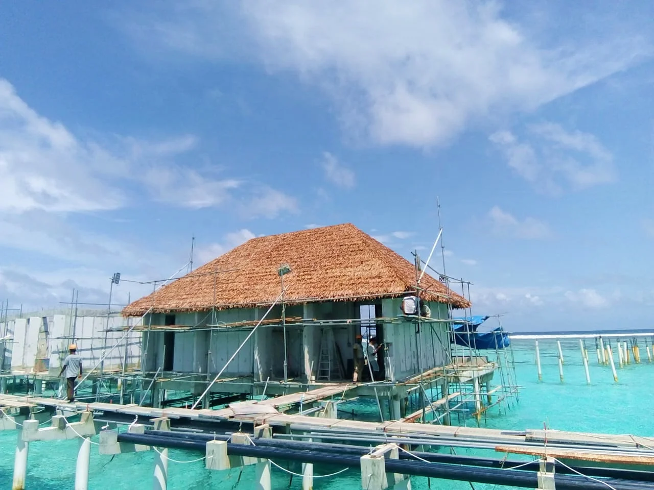 HDPE Artificial palm synthetic thatch roof tiles