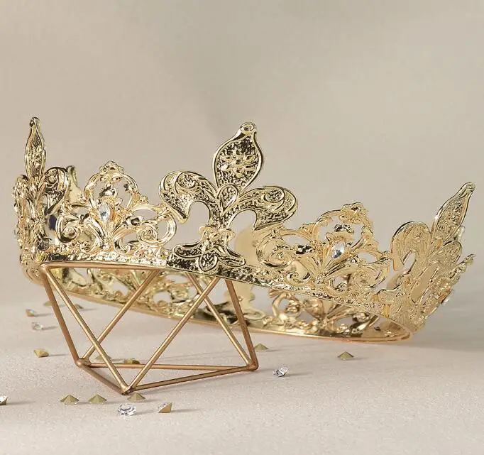 China Manufacture Wholesales Fast Delivery Crystal Round Leaf Flower Kings Crowns Metal Happy New Year Crown