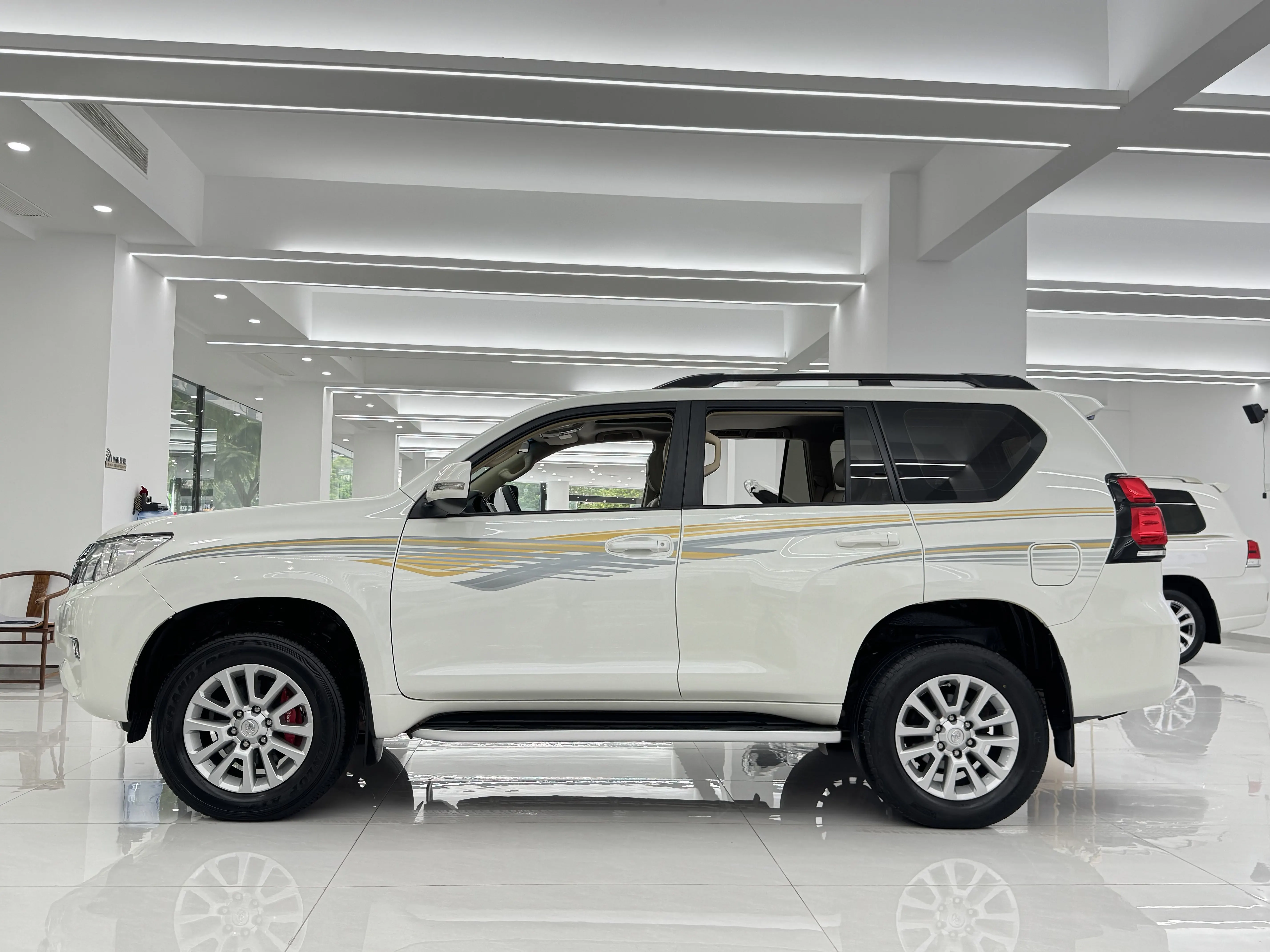 Toyota Prado 2018 модель 3.5L автоматический TX.