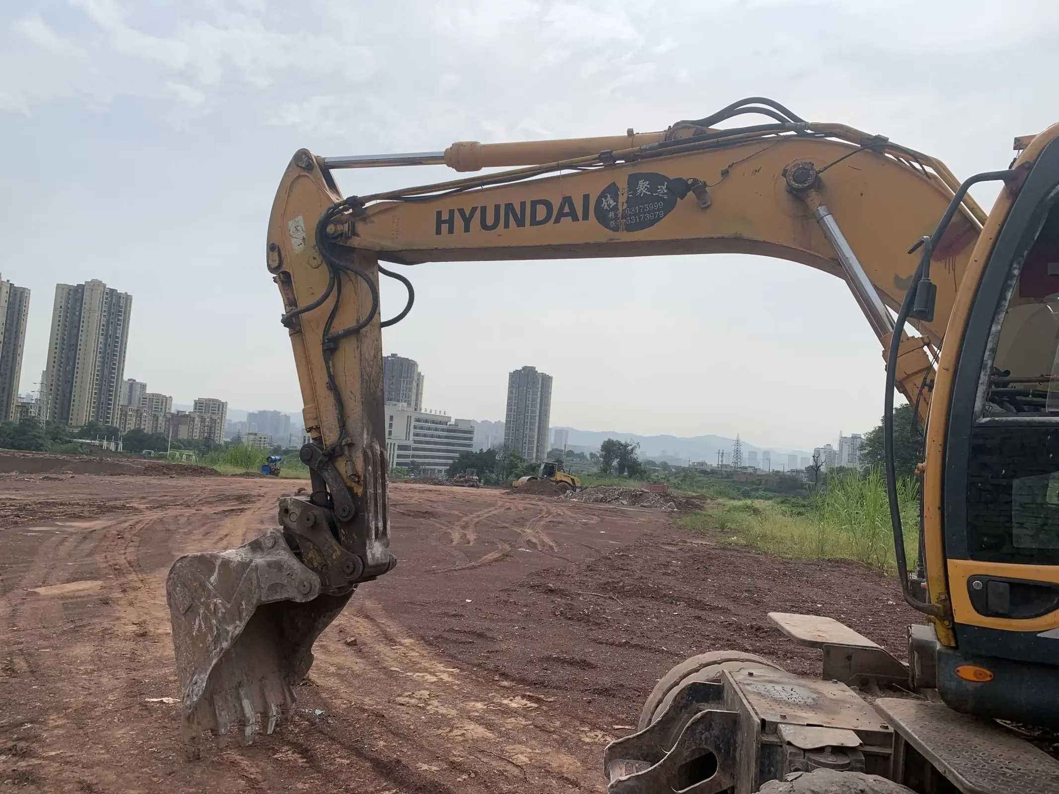 Great Condition Used Excavator HYUNDAI 150 210 Used Hydraulic Digger Crawler Excavators 20 T With Low Price For Sale