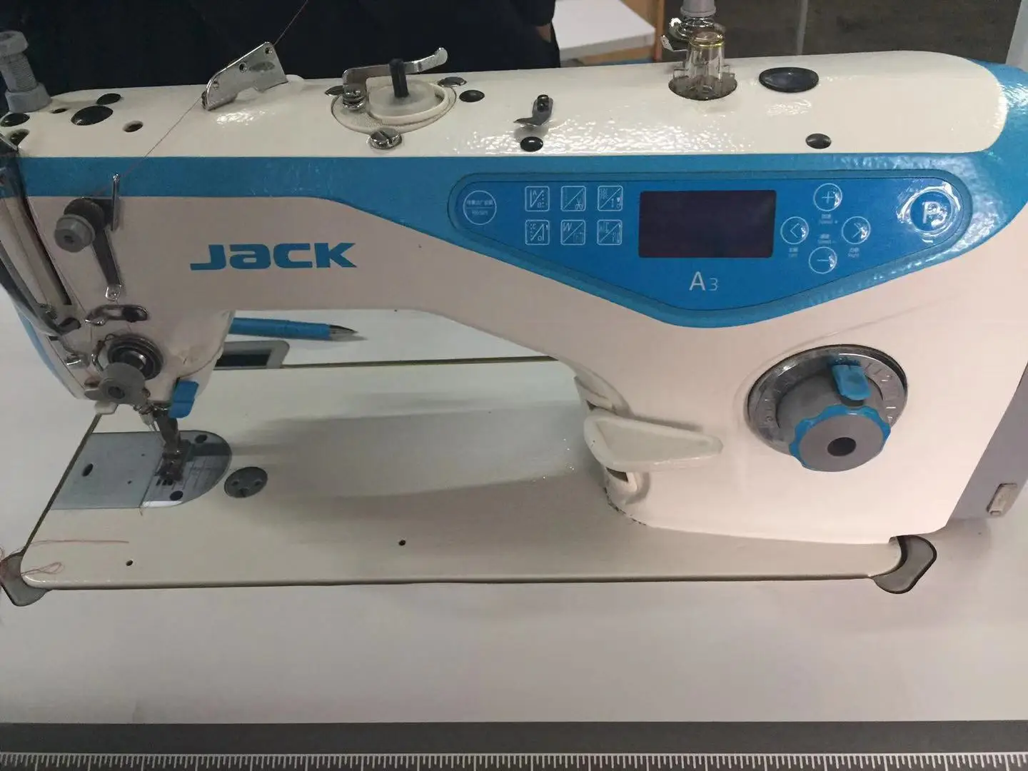 Best Price Chinese Jack A3 Computerized lockstitch Industrial Sewing Machine For light and heavy fabric