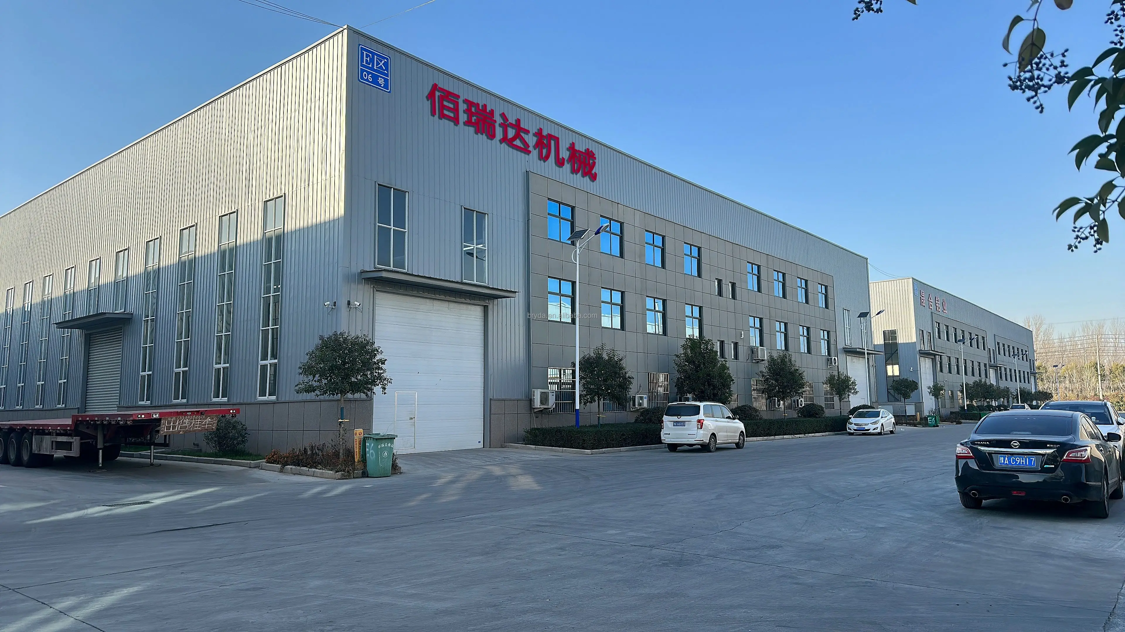 The jaw crusher is strong and durable, and can efficiently crush various hard ores.