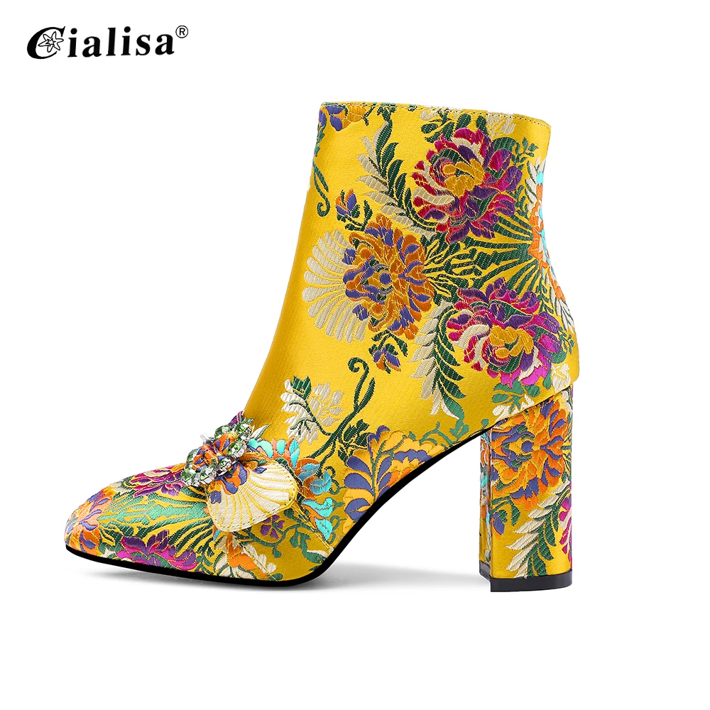 Прямая Заводская цена высокие каблуки оптовая продажа женские зимние ботильоны специальный дизайн с роскошной китайской вышивкой