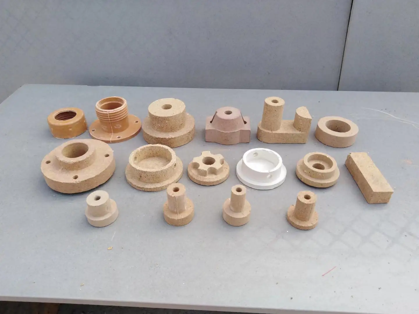 CUCTOM  High temperature alumina mullite Ceramic furnace nails